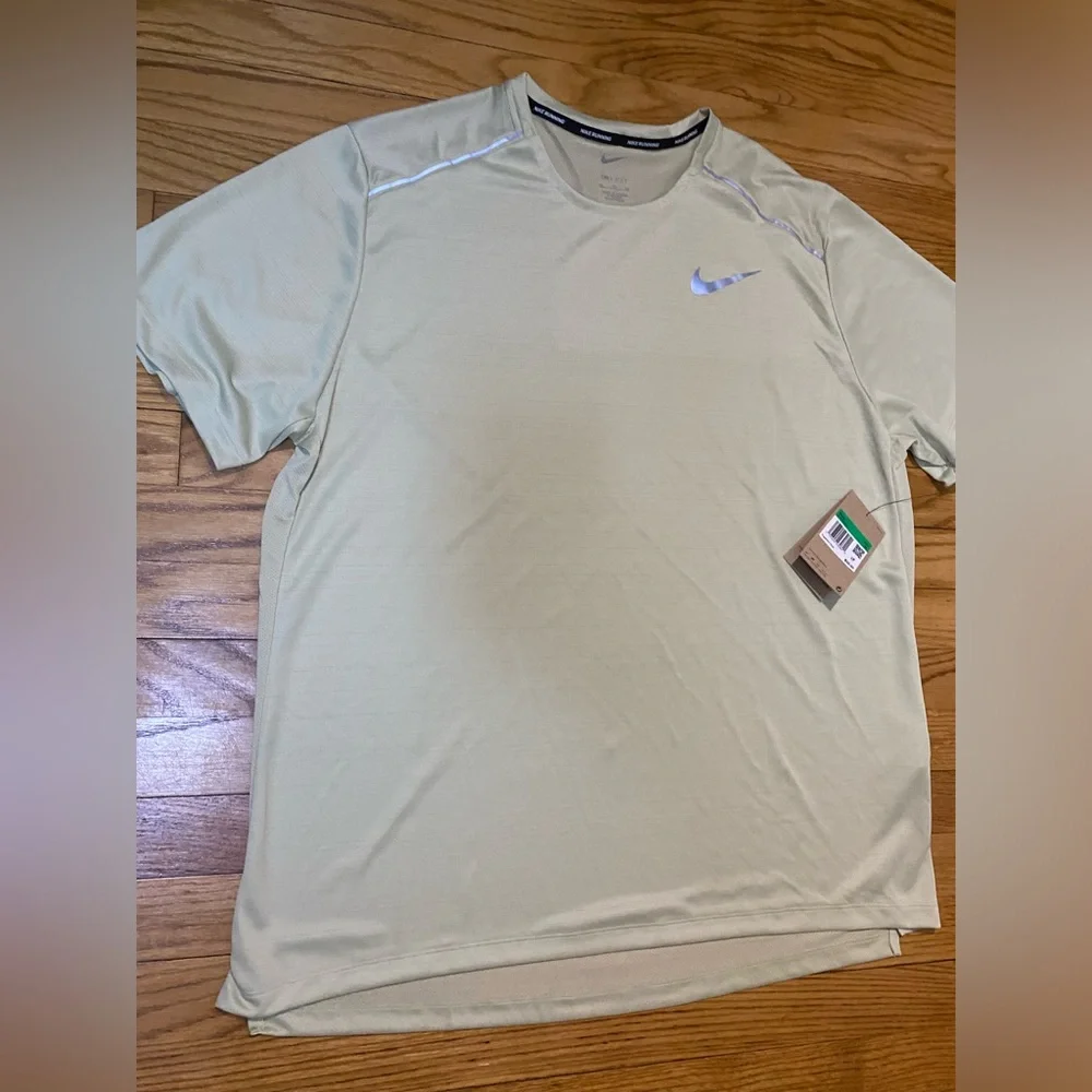 Nike Dri-FIT Miler Short Sleeve Running t-shirt light green Men’s sz XL NEW! - Picture 2 of 6